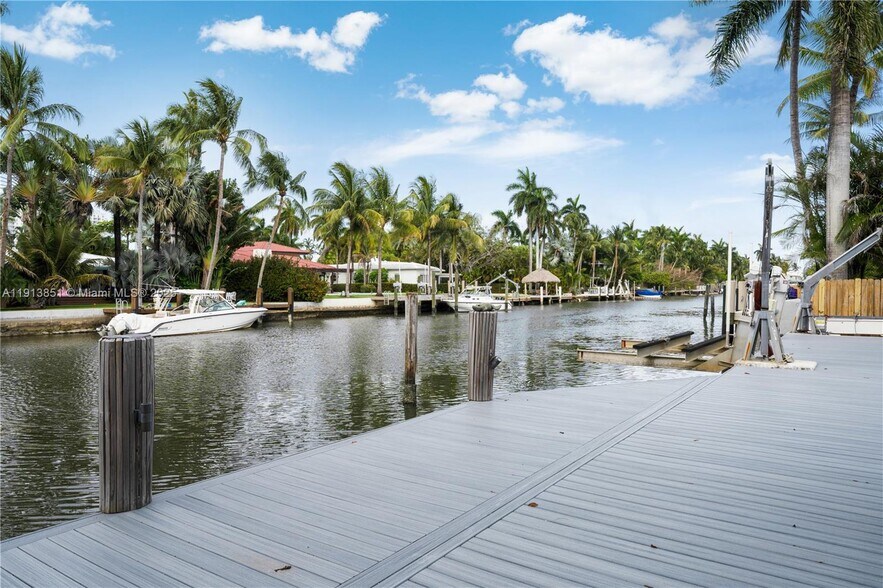 Building Photo - 7601 NE 9th Ave