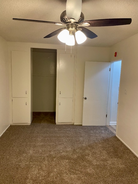 Building Photo - 12414 Dunrobin Ave