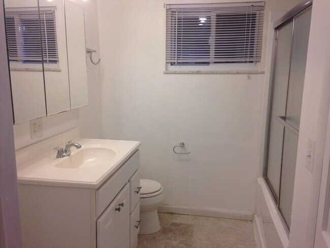 Building Photo - 353 Gilmore St