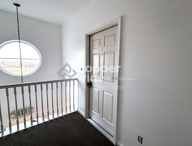 Building Photo - 1740 W 53rd Dr