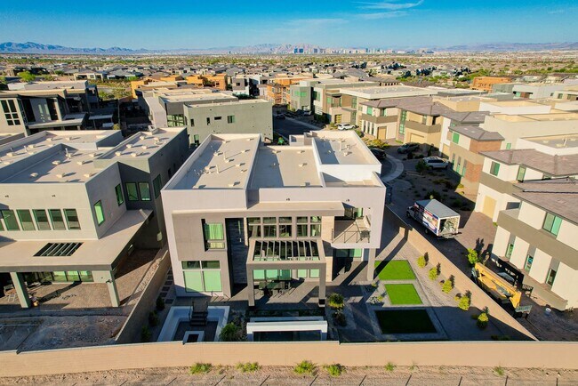 Building Photo - Mesa Ridge Luxury Oasis Feathertop