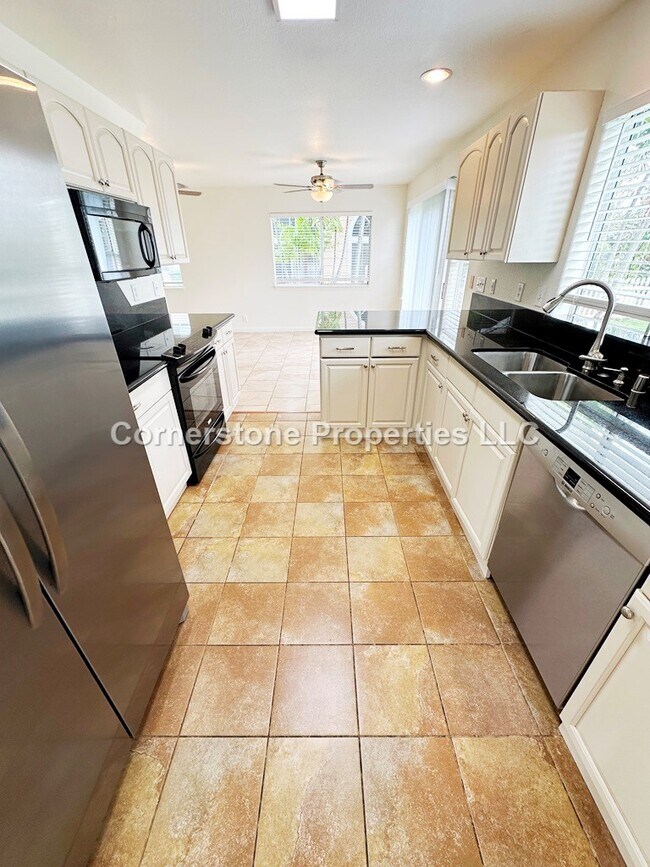 Building Photo - 94-711-711 Lumiaina St