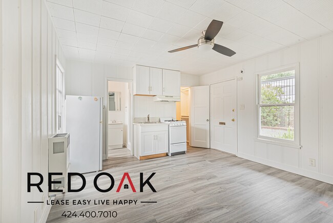 Building Photo - 1111 N Doheny Dr