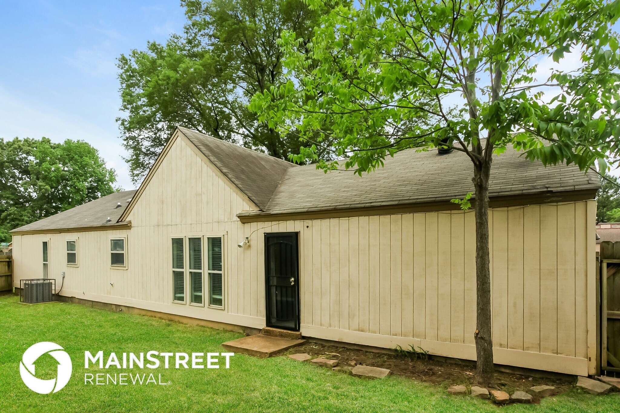Building Photo - 5262 Sunray Dr