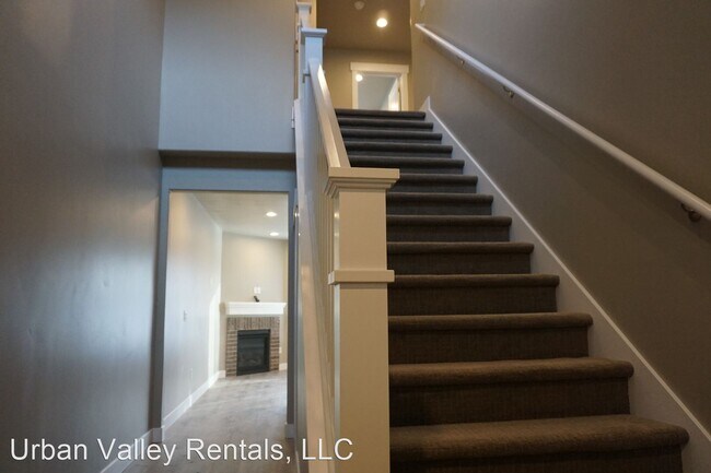 Building Photo - 3 br, 3.5 bath House - 720 E. Ryder Park Ln.