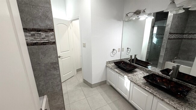 Building Photo - 150 Carson Ct