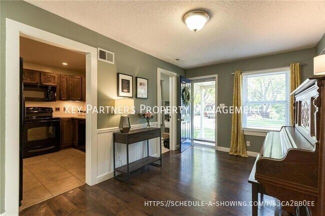 Building Photo - 1309 Linden Rd