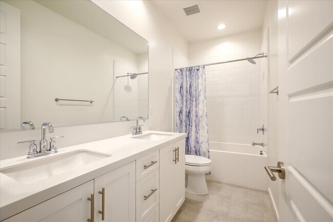 Building Photo - 28 Hideaway Loop