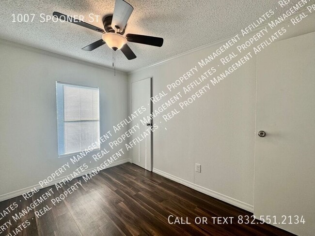 Building Photo - 1007 Spooner St