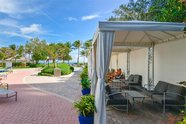 Building Photo - 3001 S Ocean Dr