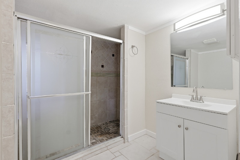 Building Photo - 1031 James Ave S