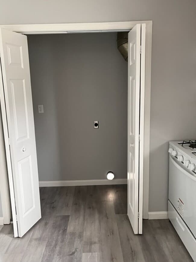 Building Photo - 2 Bedroom Duplex