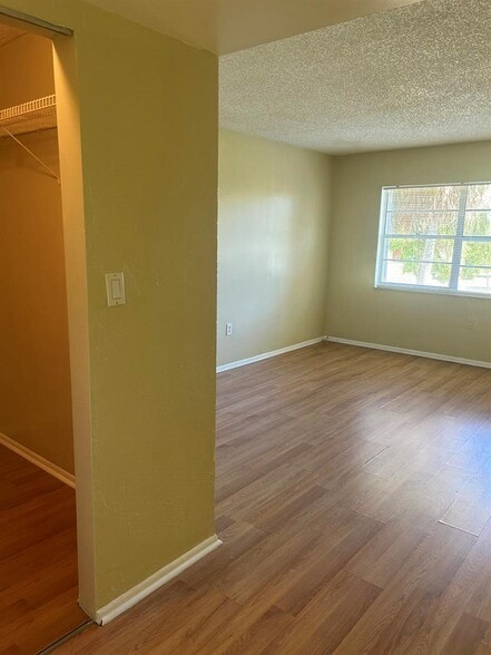 Building Photo - 4304 NW 9th Ave