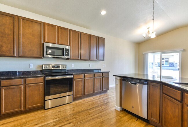 Building Photo - Beautiful 5 bed 3 bath home in the Pelican...