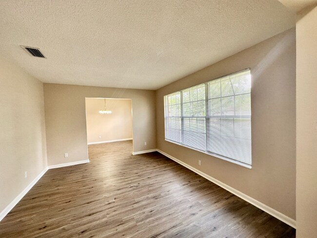 Building Photo - 261 Dillon Dr
