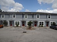 Building Photo - 2 bed/2.5 bath townhouse - 50% off 1st mon...