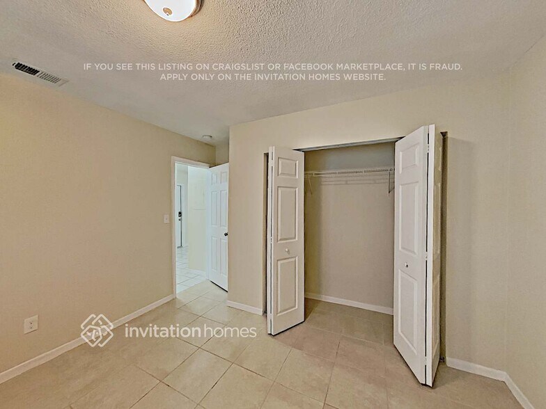 Building Photo - 6433 NW 21st Ct