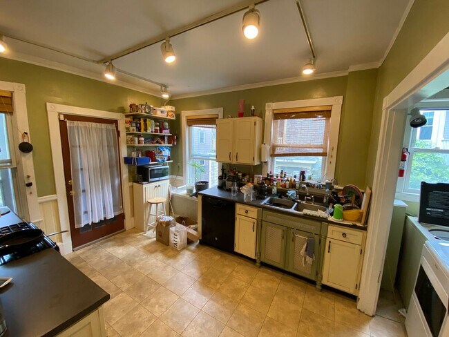 Building Photo - 14 Oswald St