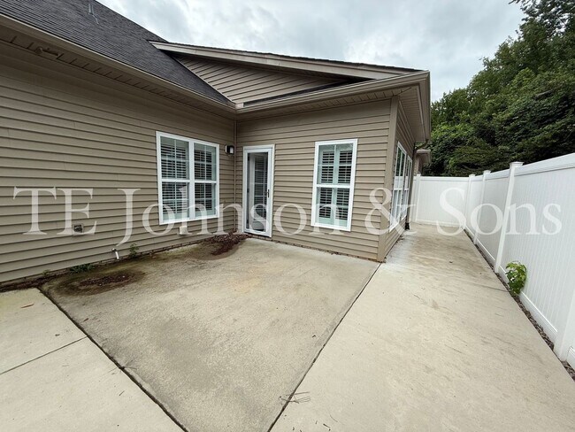 Building Photo - Beautifully Appointed Home in Clemmons