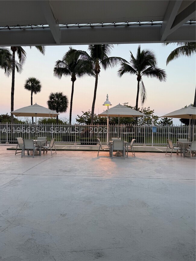 Building Photo - 2899 Collins Ave
