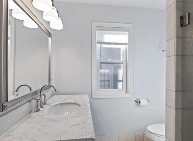 Building Photo - 986 Smith Ave