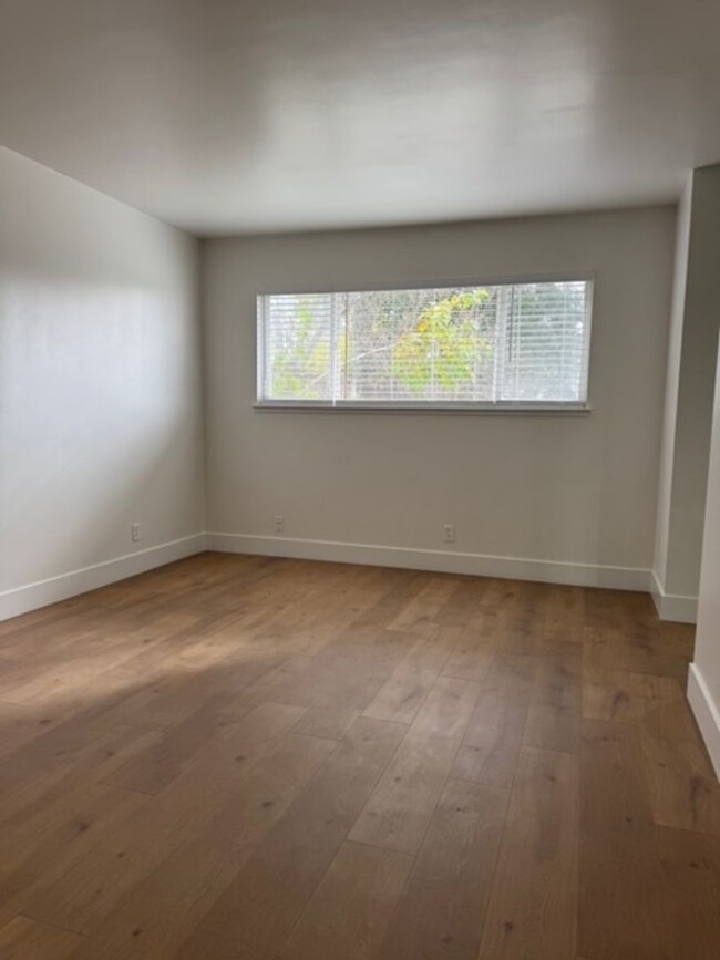 Building Photo - Duplex for rent in Sacramento, CA (Fulton/...