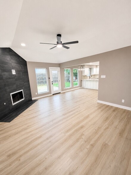 Building Photo - 2906 Robindale Ln