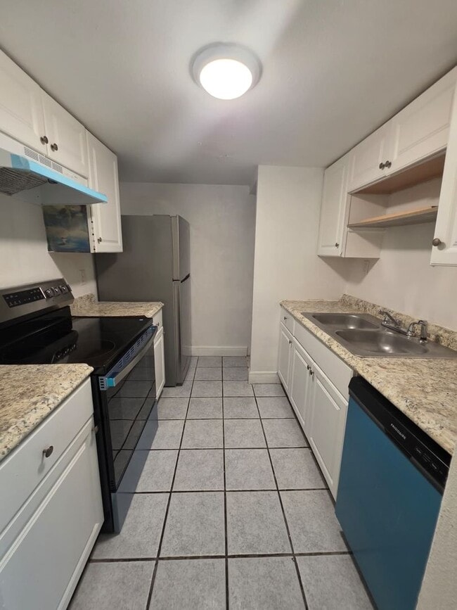 Building Photo - LAS PALMAS AT SAND LAKE CONDO