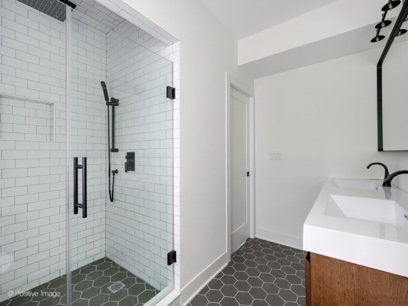 Building Photo - 3557 N Bell Ave