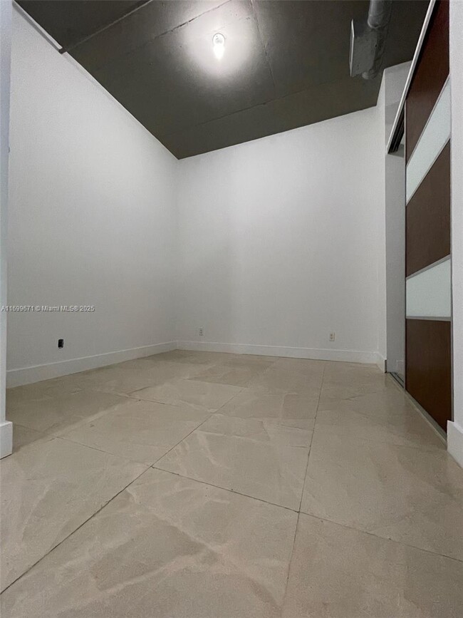 Building Photo - 3029 NE 188th St