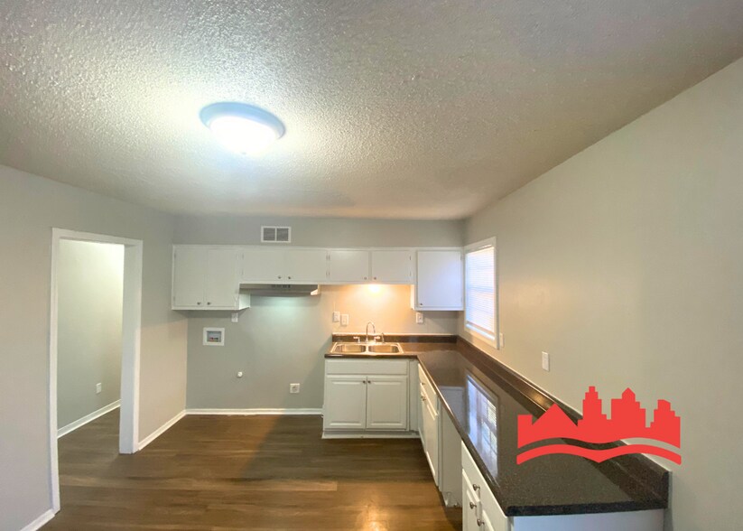 Building Photo - Welcome to 718 Northaven!