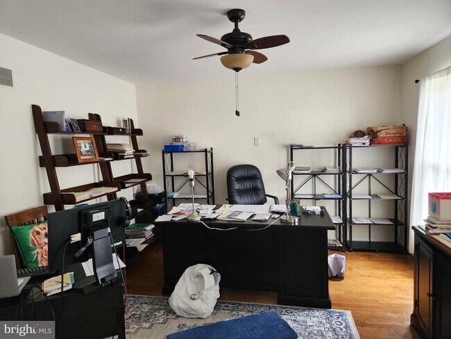 Building Photo - 5 Harlech Dr