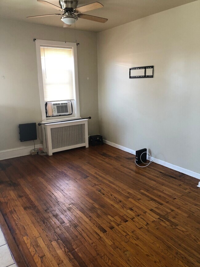 Building Photo - 1664 Wakeling St