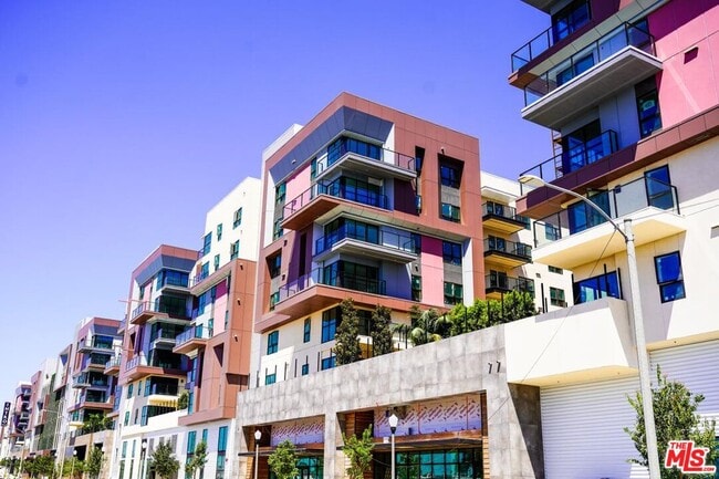 Building Photo - 800 N Front St