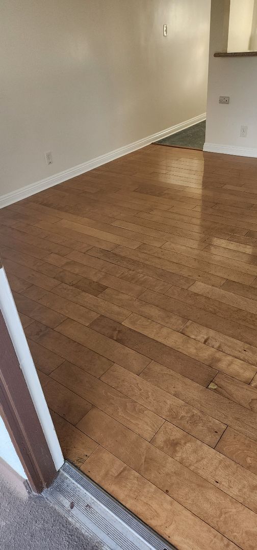 Interior Photo - 111 S Mockingbird Ln