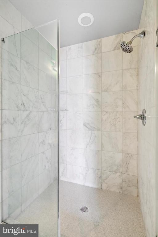 Building Photo - 1353 N Mascher St