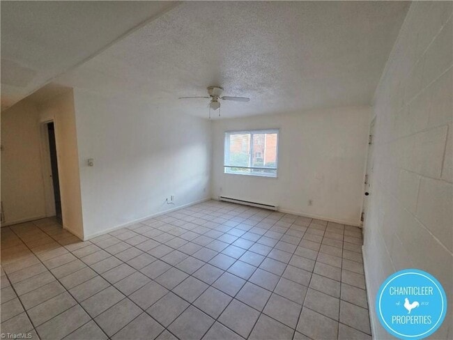 Building Photo - 305 Oakwood St