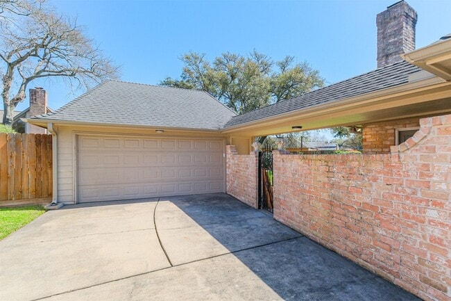 Building Photo - 1715 Woodland Park Dr