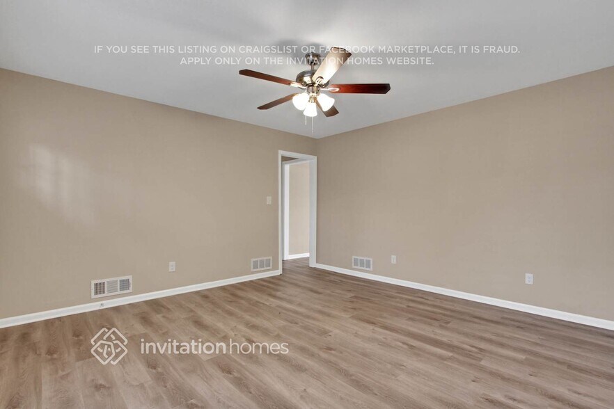 Building Photo - 5801 Oakleaf Dr