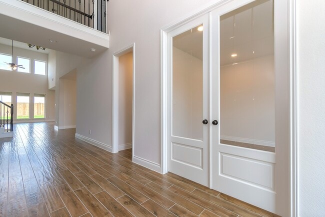 Building Photo - 3410 Willow Cres Ct