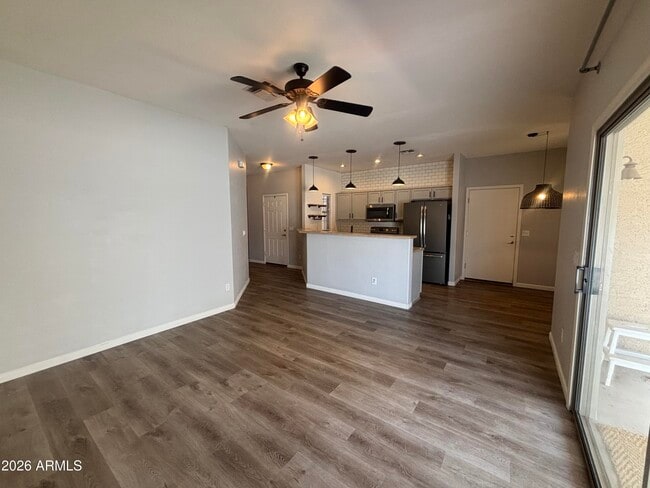 Building Photo - 948 E Savannah Dr