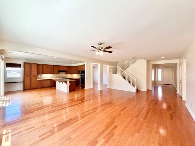 Building Photo - Blackmore Ranch Cul-de-Sac Home w/ Loft, 3-Car Tandem Garage & RV Parking