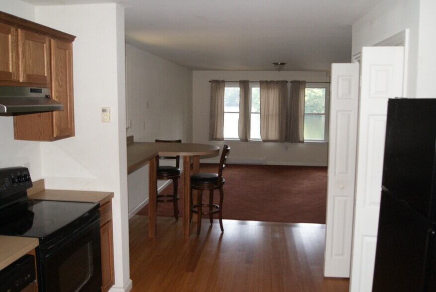 Building Photo - 40 Brooks Pond Rd