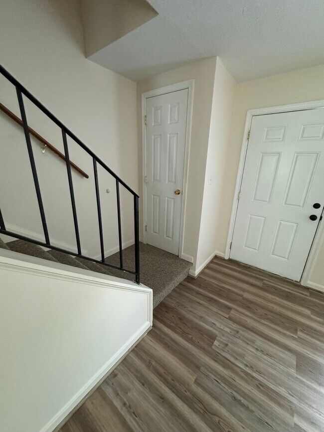 Building Photo - 376 Woodstock Ln