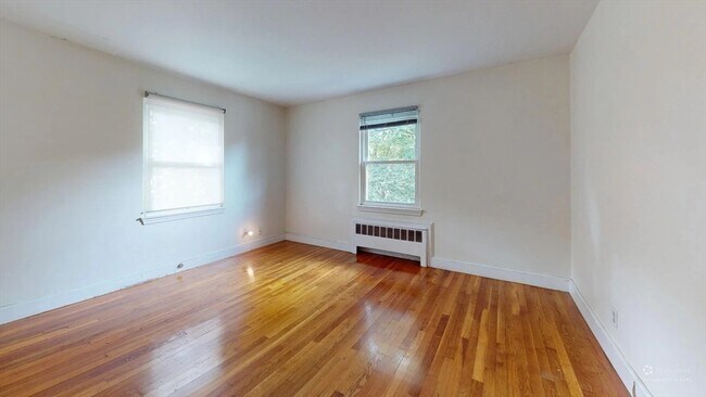 Building Photo - 113-115-115 Withington Rd