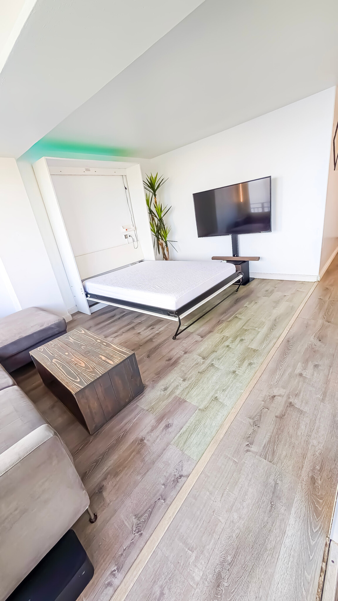 Building Photo - 1415 Victoria St