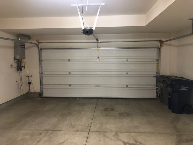 2 Car Garage - 315 Royal Gln