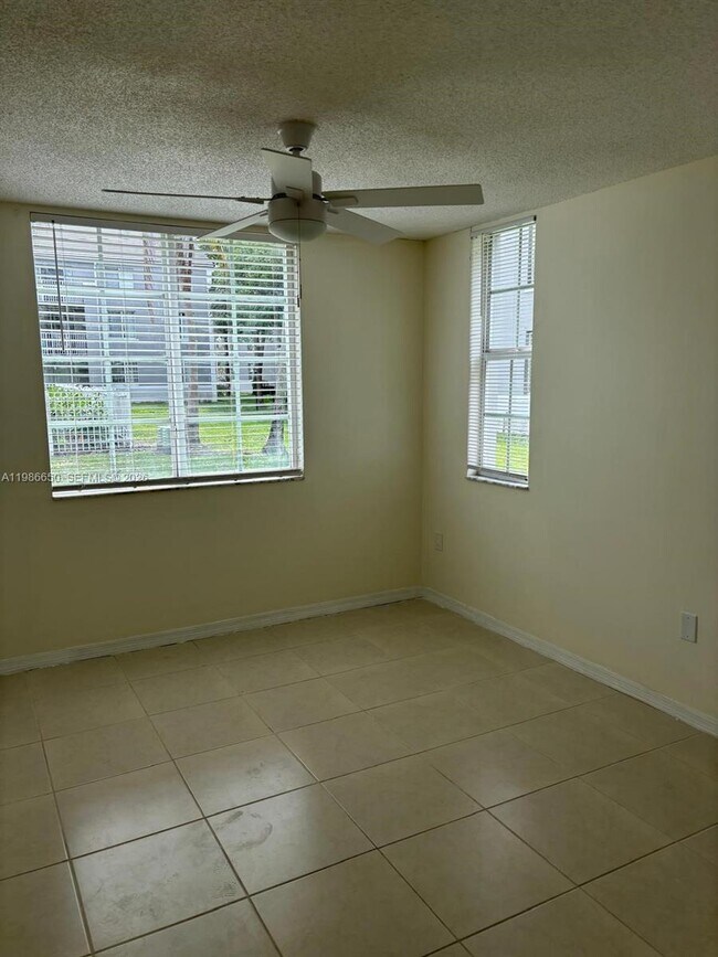 Building Photo - 655 SW 111th Way