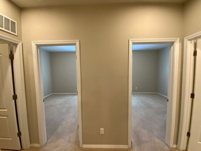 Building Photo - 3 Bedroom Single Story Home in Loma Colora...