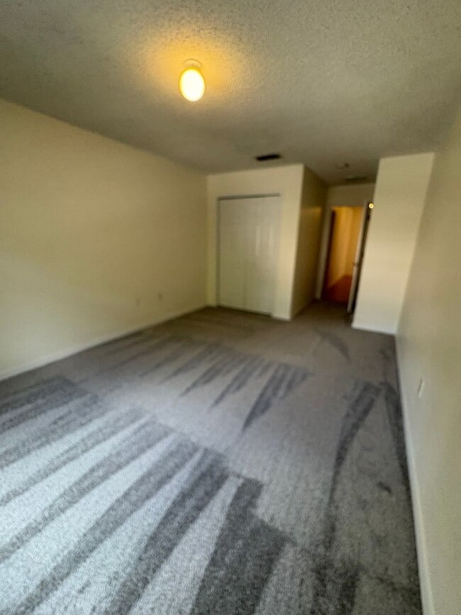 Building Photo - For Rent: 3 Bed / 2.5 Bath Townhome in Ash...